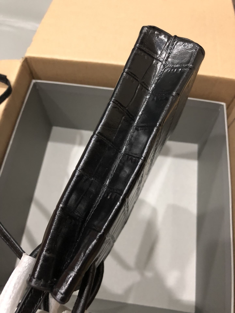 Ba1en*iaga shopping bags